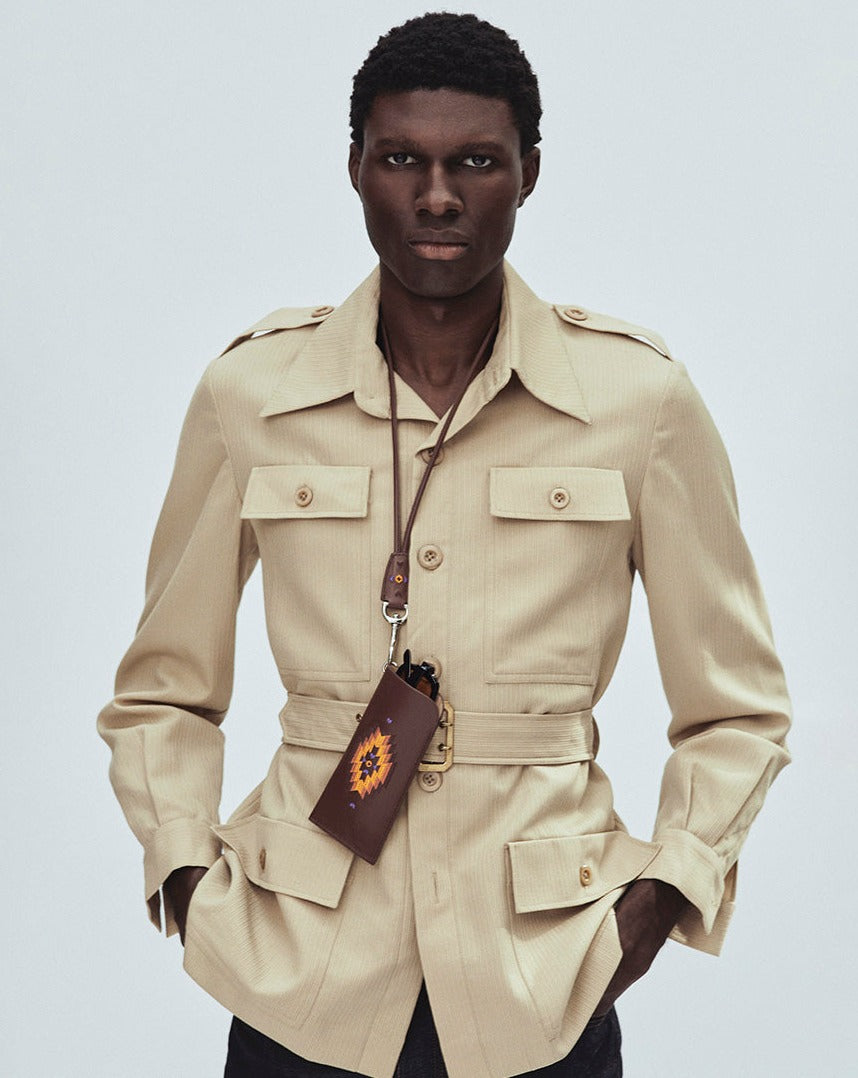 COOK + MAKALU-Étui à lunettes sur mousqueton-En cuir brun & broderie colorée Ponctuations