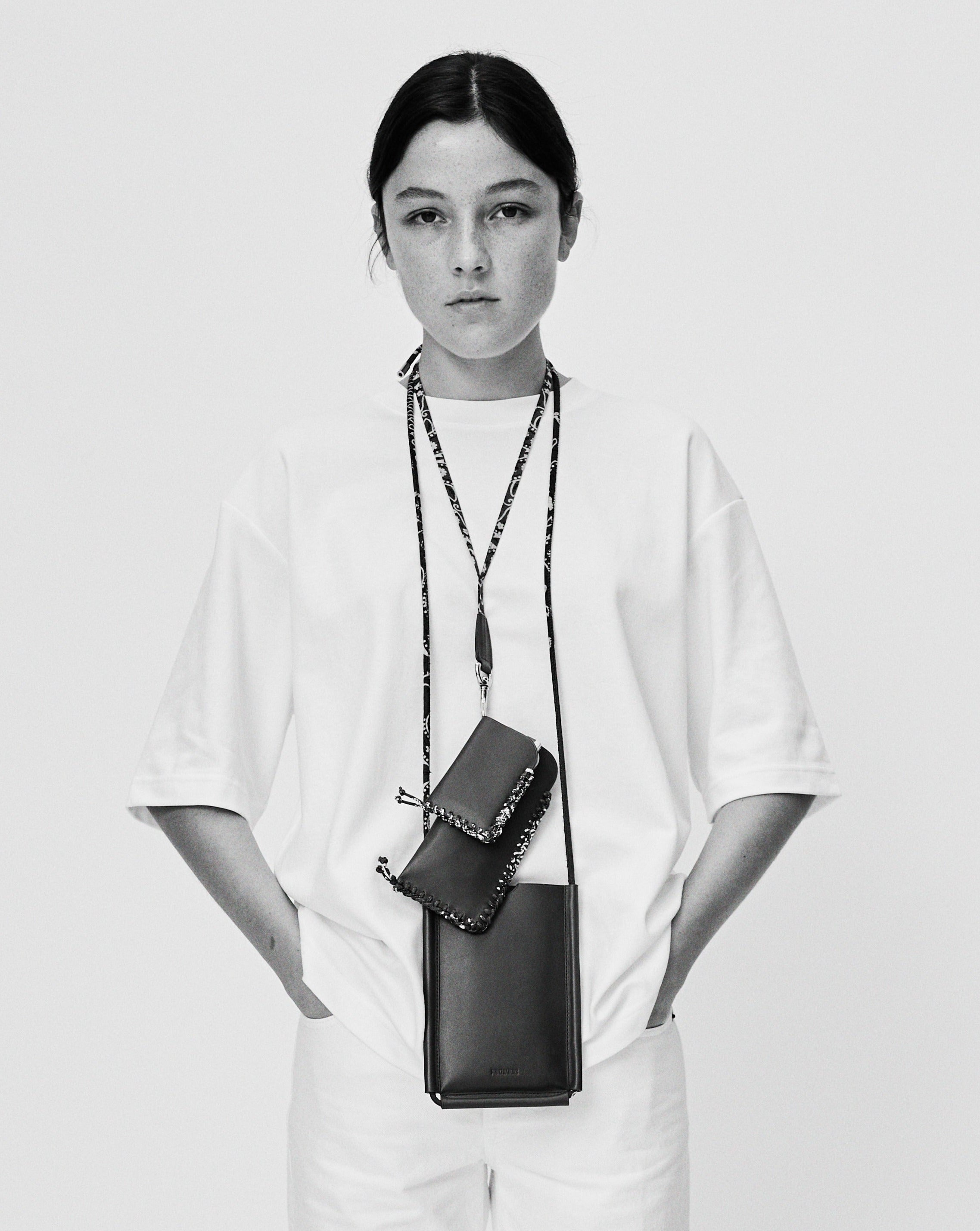 COOK + KIBO-Porte cartes sur mousqueton-En cuir marine & bandana bordeaux Ponctuations