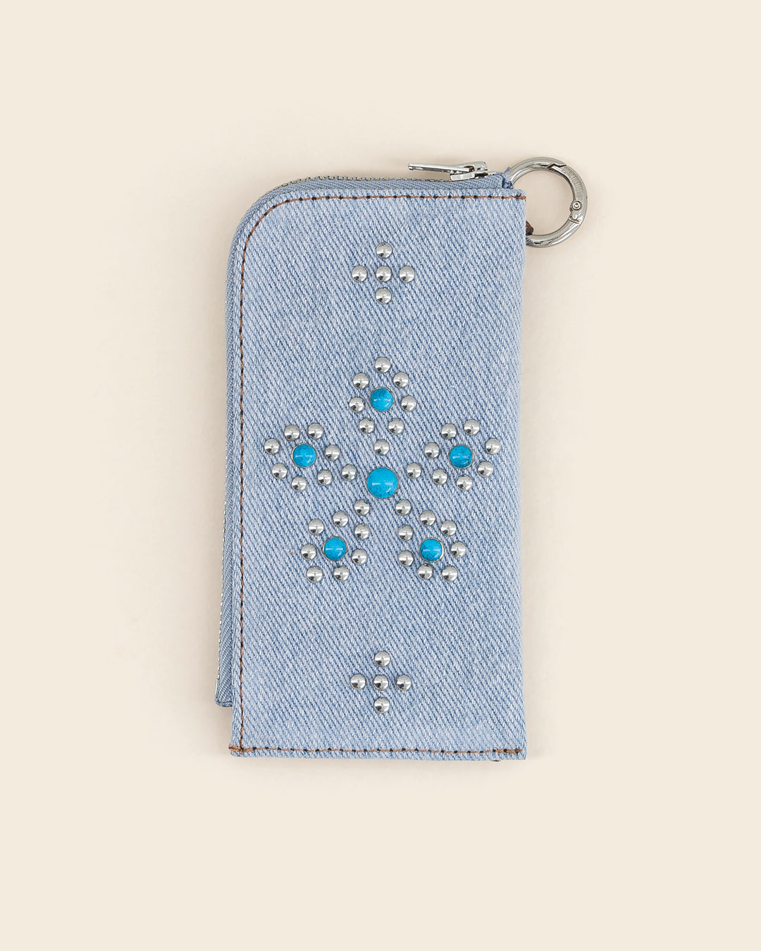 DAKOTA FLOWER - Porte cartes zippé en denim - BLEU PÂLE avec Clous et Cabochons Turquoises Porte-cartes Ponctuations