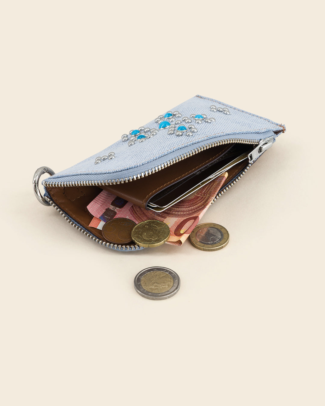 DAKOTA FLOWER - Porte cartes zippé en denim - BLEU PÂLE avec Clous et Cabochons Turquoises Porte-cartes Ponctuations