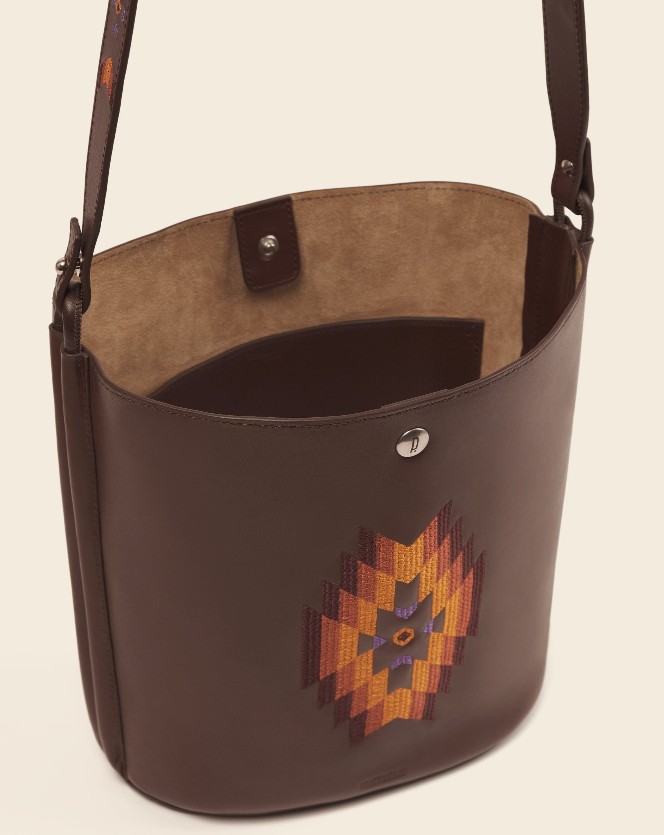 IOWA-Sac seau en cuir-Brun & broderie colorée Sacs vendor-unknown