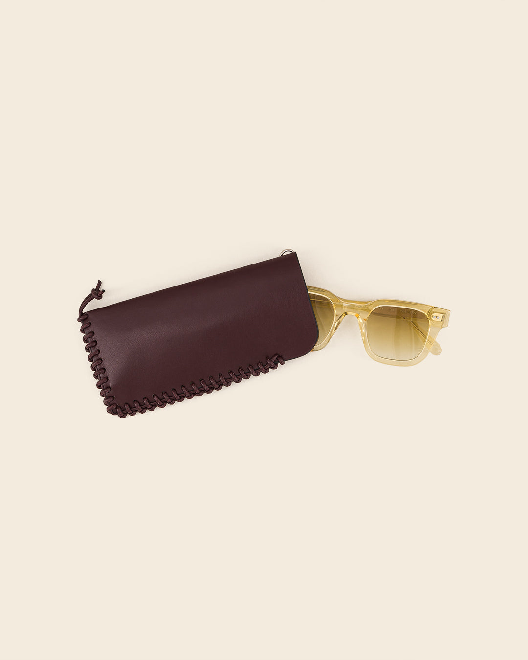 MAKALU + COOK Étui à lunettes en cuir Bordeaux sur mousqueton Étui à lunettes Ponctuations