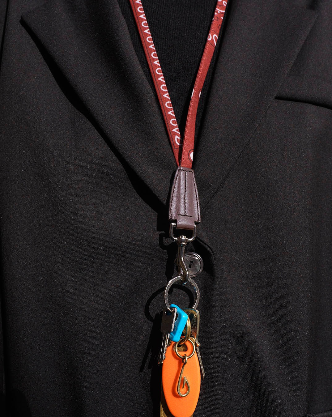 COOK-Mousqueton en cuir-Gris & bandana bordeaux Mousqueton Ponctuations