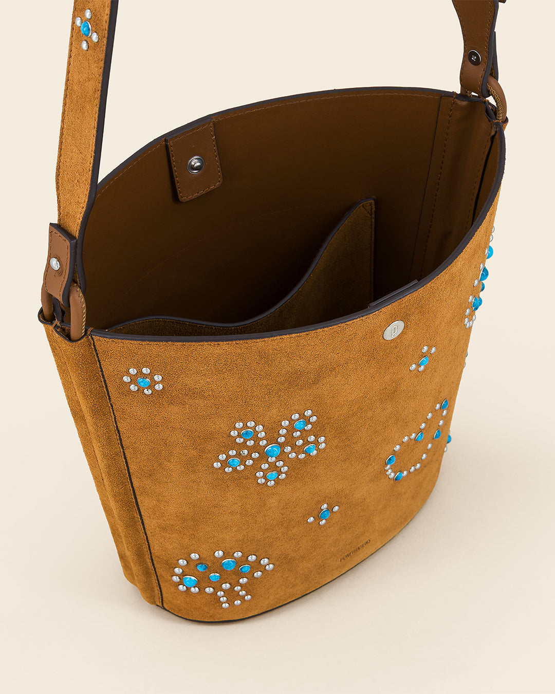 IOWA STUD - Sac seau en suede - Cognac avec Clous et Cabochons Turquoises Sacs PONCTUATIONS