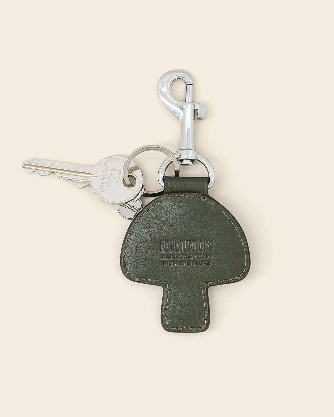 IDAHO SHROOM-Porte clés en cuir-Kaki avec Clous et Cabochons Turquoises Porte-clés PONCTUATIONS