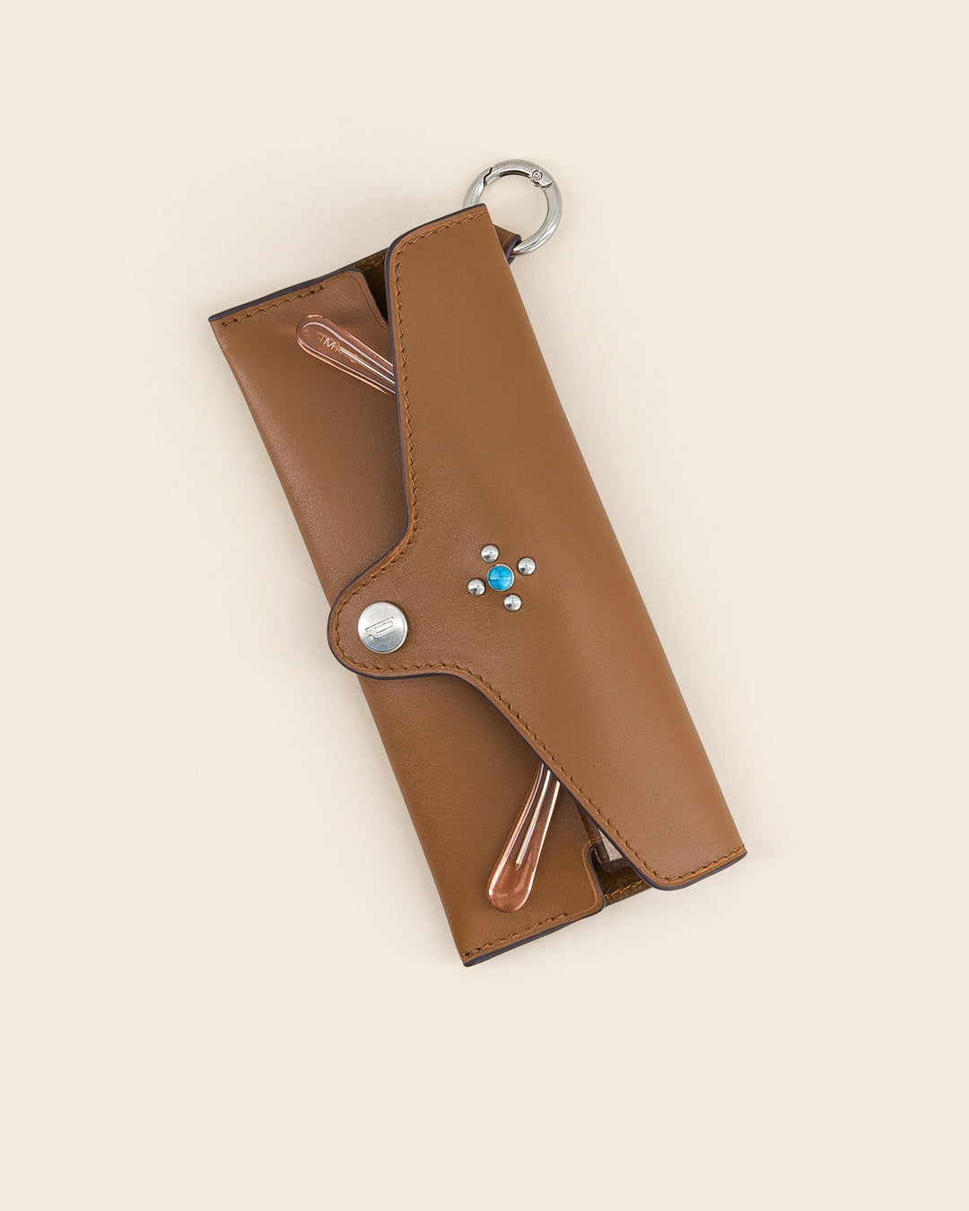 ULAKAM STUD -Étui à lunettes en cuir - Ambre avec Clous et Cabochons Turquoises Étui à lunettes PONCTUATIONS