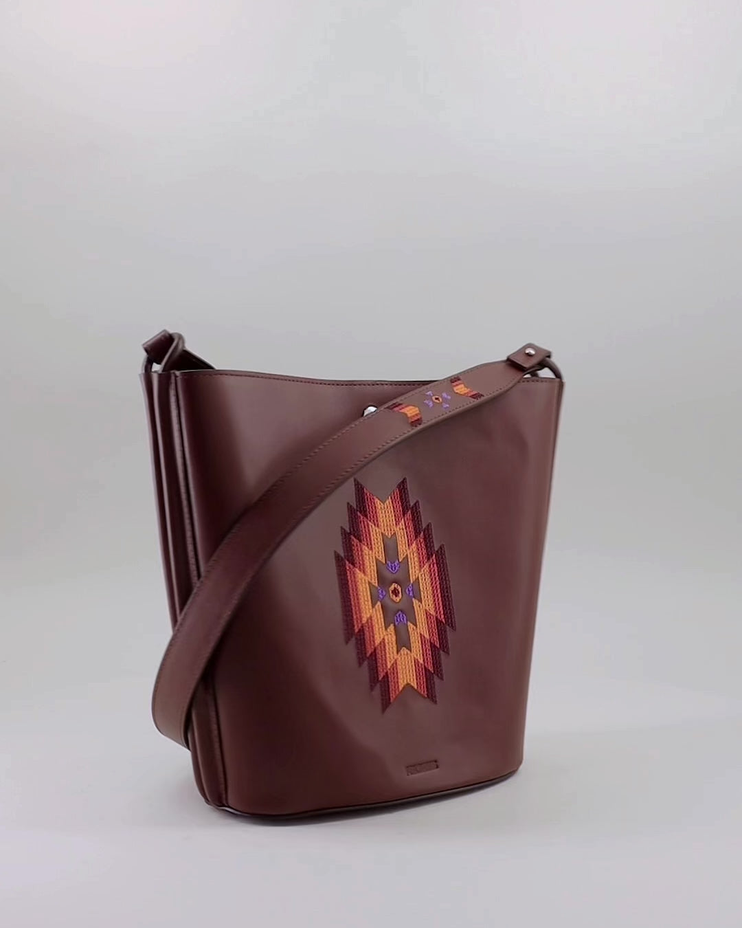 IOWA-Sac seau en cuir-Brun & broderie colorée Sacs vendor-unknown