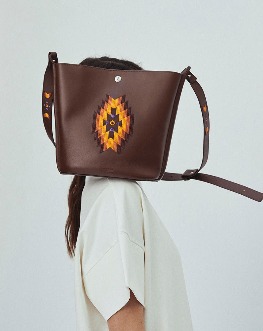 IOWA - Leather bucket bag - Brown leather & multicolored embroidery