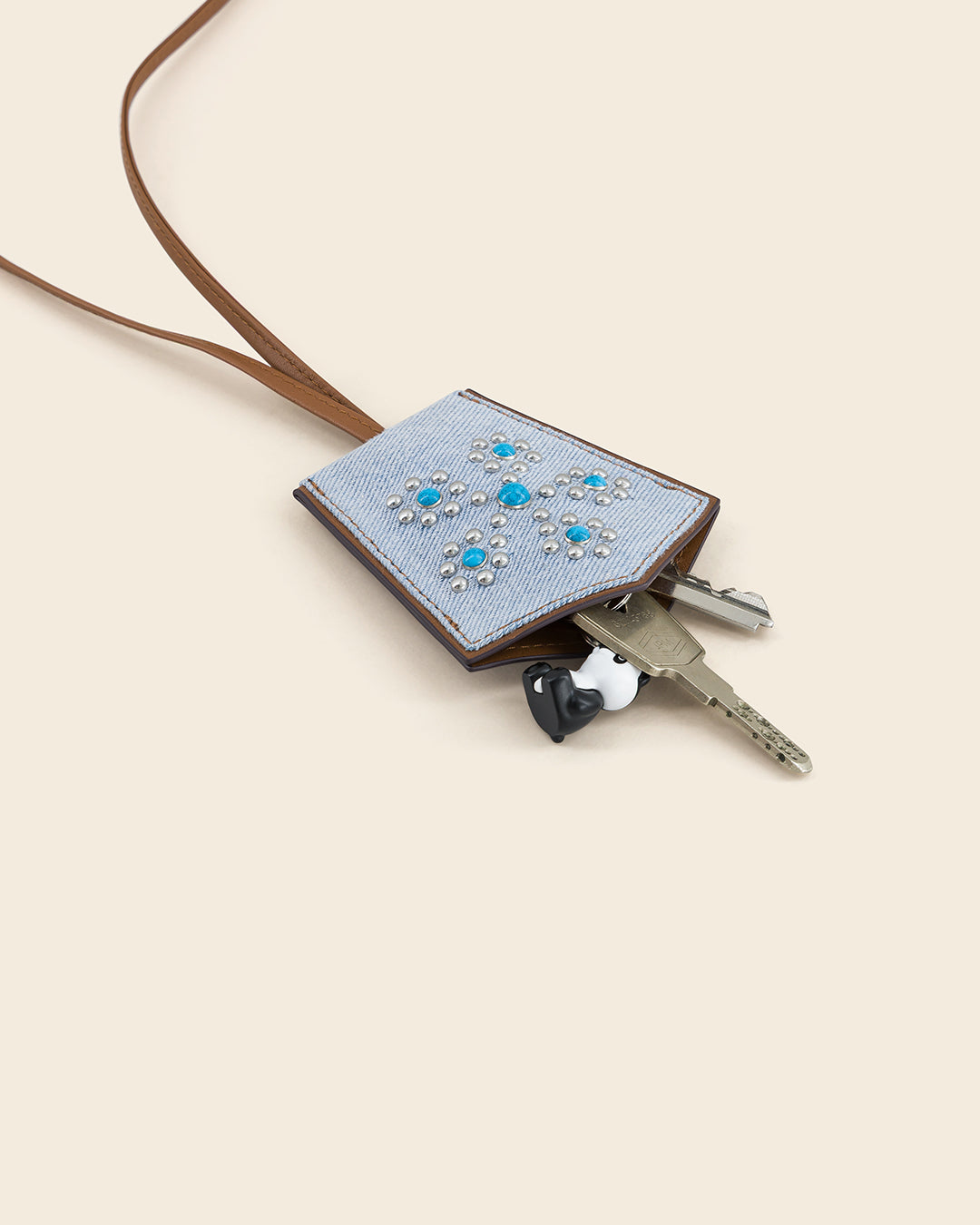 FUJI FLOWER-Porte clés cloche en denim- BLEU PÂLE avec Clous et Cabochons Turquoises Porte-clés cloche PONCTUATIONS
