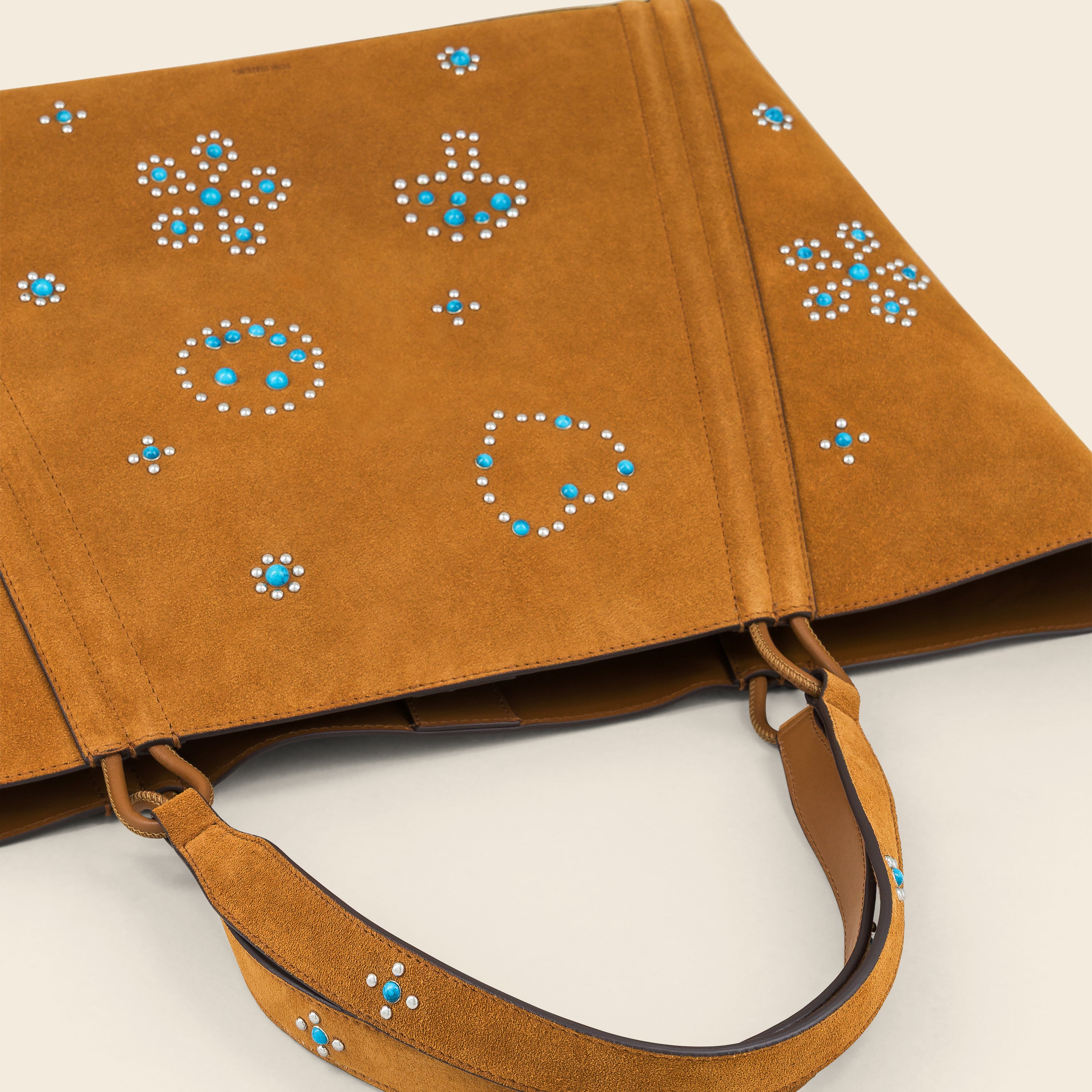 MAINE STUD - Sac Cabas en Suède Cognac avec Clous et Cabochons Turquoises Sacs Ponctuations