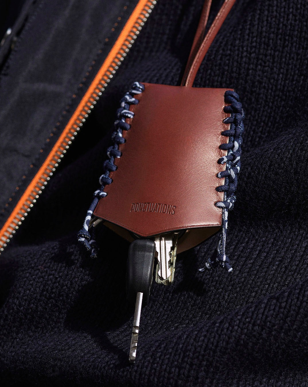 FUJI - Bell key ring necklace - Brown leather & Bandana Navy