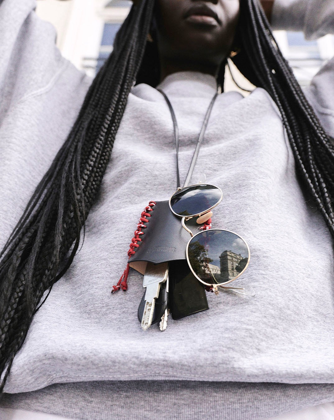 FUJI<br>Porte-clés cloche en cuir<br>Noir & bandana rouge