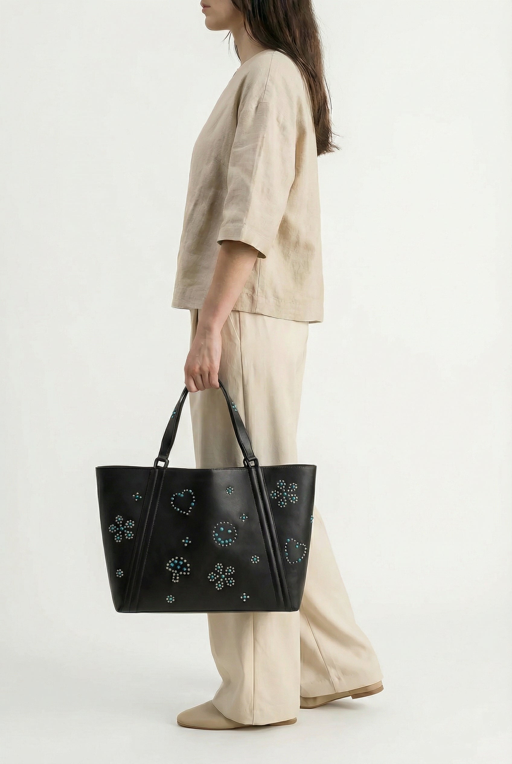 MAINE STUD - Sac Cabas en Veau lisse NOIR avec Clous et Cabochons Turquoises Sacs Ponctuations