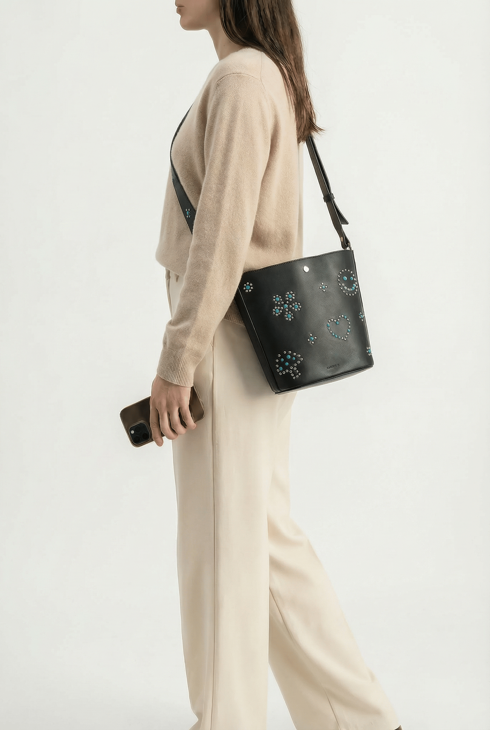 IOWA STUD - Sac seau en veau lisse - NOIR avec Clous et Cabochons Turquoises Sacs PONCTUATIONS