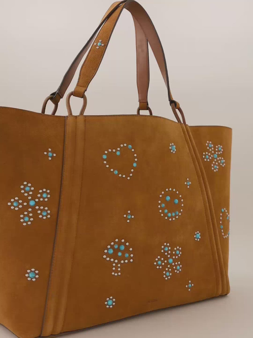 MAINE STUD - Sac Cabas en Suède Cognac avec Clous et Cabochons Turquoises Sacs Ponctuations