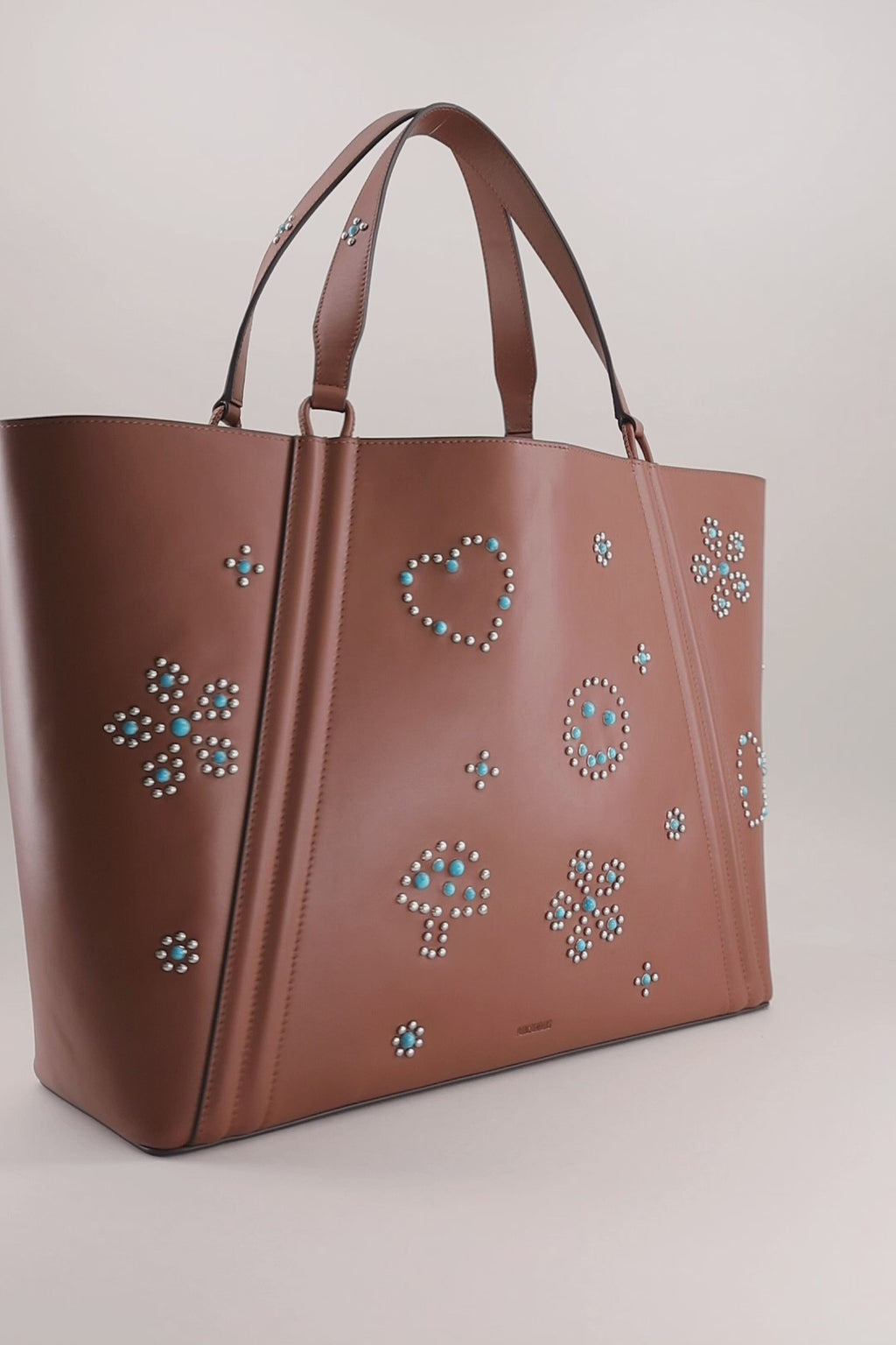 MAINE STUD - Sac Cabas en Veau lisse AMBRE avec Clous et Cabochons Turquoises Ponctuations